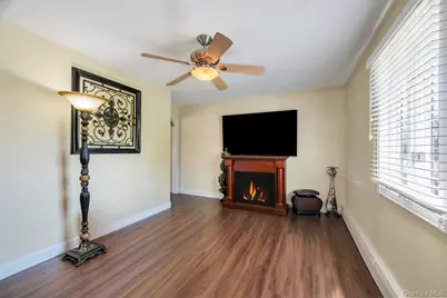237 Oakland Avenue, Miller Place, NY 11764 - Photo 21