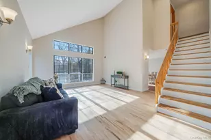 206 Dorado Ct N, Middle Island, NY 11953 - Photo 9