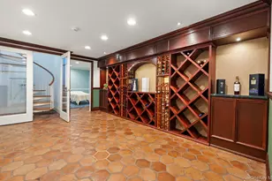 1 Pembroke Dr, Glen Cove, NY 11542 - Photo 31