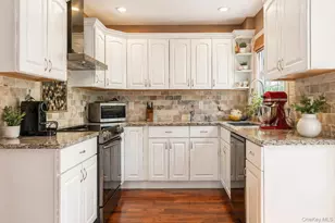 6 Huyler Rd, Setauket, NY 11733 - Photo 7