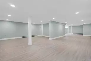 907 Pearl St, Bohemia, NY 11716 - Photo 37