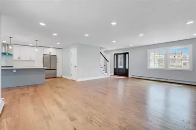 907 Pearl Street, Bohemia, NY 11716 - Photo 9