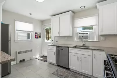 135 Woolsey Avenue, Glen Cove, NY 11542 - Photo 9