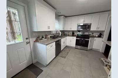 135 Woolsey Avenue, Glen Cove, NY 11542 - Photo 3