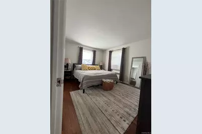135 Woolsey Avenue, Glen Cove, NY 11542 - Photo 11