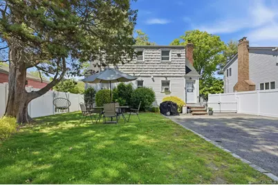 135 Woolsey Avenue, Glen Cove, NY 11542 - Photo 21