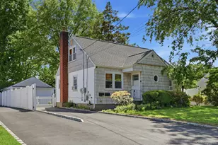 135 Woolsey Ave, Glen Cove, NY 11542 - Photo 3