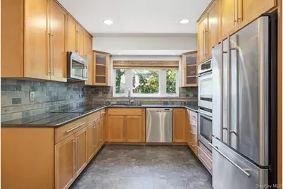 27 Whittier Drive, Searingtown, NY 11507 - Photo 9