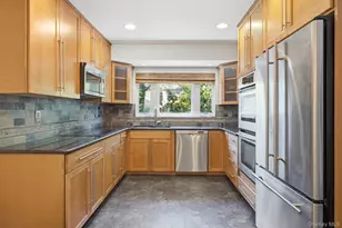 27 Whittier Dr, Searingtown, NY 11507 - Photo 9