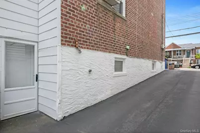 152 Meagher Avenue, Bronx, NY 10465 - Photo 25