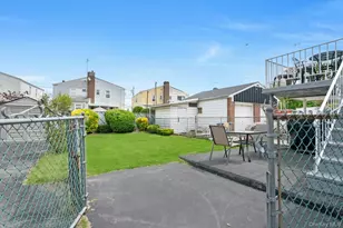 152 Meagher Ave, Bronx, NY 10465 - Photo 21