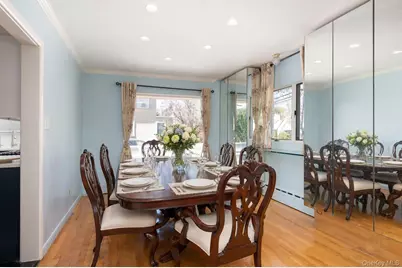 7 Elliot Road, Great Neck, NY 11021 - Photo 5