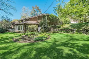 10 Jeannette Dr, Port Washington, NY 11050 - Photo 19