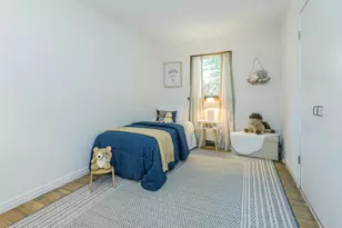 10 Jeannette Dr, Port Washington, NY 11050 - Photo 15