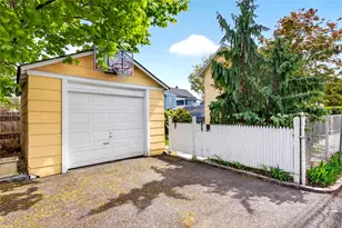 12 Smull Pl, Port Washington, NY 11050 - Photo 17