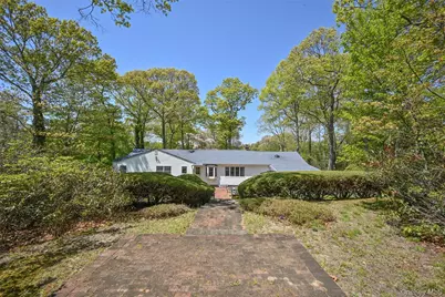 8 Roundabout Road, Smithtown, NY 11787 - Photo 23