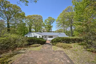 8 Roundabout Rd, Smithtown, NY 11787 - Photo 23