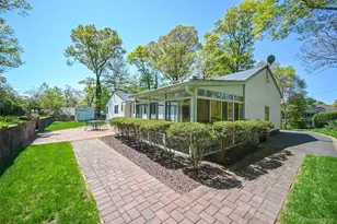 8 Roundabout Rd, Smithtown, NY 11787 - Photo 21