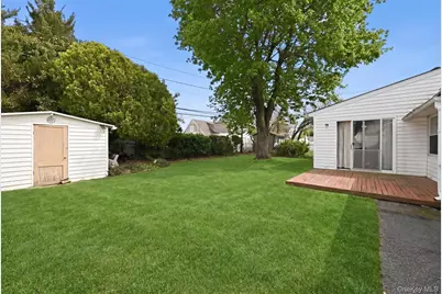 15 Bird Lane, Hicksville, NY 11801 - Photo 17