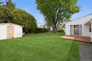 15 Bird Ln, Hicksville, NY 11801 - Photo 17
