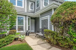 47 Madder Lake Cir, Commack, NY 11725 - Photo 3