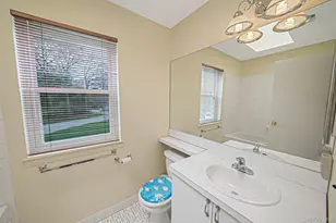 47 Madder Lake Cir, Commack, NY 11725 - Photo 25