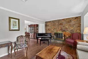 17 Hillcrest Dr, Glen Head, NY 11545 - Photo 9