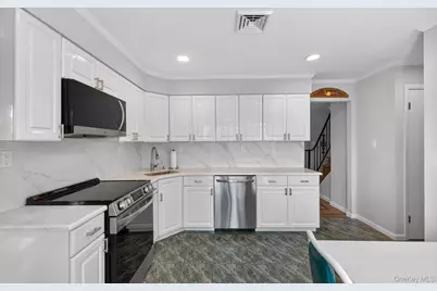 17 Hillcrest Drive #A, Glen Head, NY 11545 - Photo 11