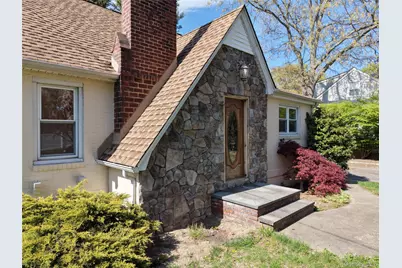 107 E 25th Street, Huntington Station, NY 11746 - Photo 5