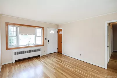 821 10th Street, West Babylon, NY 11704 - Photo 7