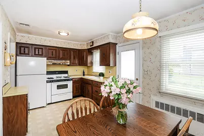 821 10th Street, West Babylon, NY 11704 - Photo 9