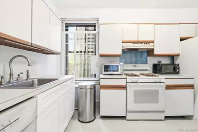 109-14 Ascan Avenue #2P, Forest Hills, NY 11375 - Photo 15