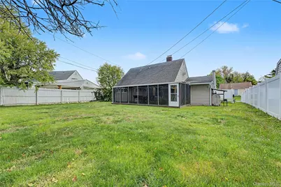 35 Meeting Lane, Hicksville, NY 11801 - Photo 11