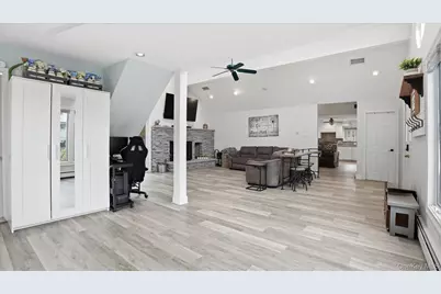 31 13th Street, Holbrook, NY 11741 - Photo 5