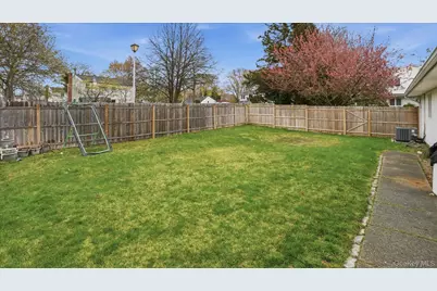 31 13th Street, Holbrook, NY 11741 - Photo 23