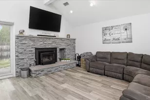 31 13th St, Holbrook, NY 11741 - Photo 9