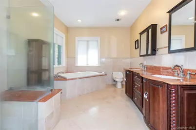 23 Fox Hunt Lane, Great Neck, NY 11020 - Photo 17
