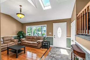 35 Peachtree Ln, Hicksville, NY 11801 - Photo 5
