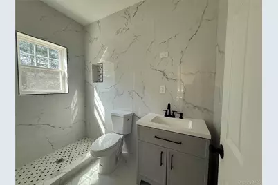 139 Miller Avenue, Amityville, NY 11701 - Photo 15
