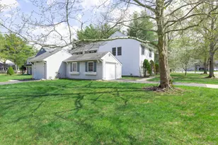 14 Petersburg Ct, Coram, NY 11727 - Photo 3