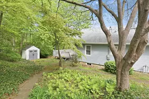 16 Glen Ln, Glenwood Landing, NY 11547 - Photo 21