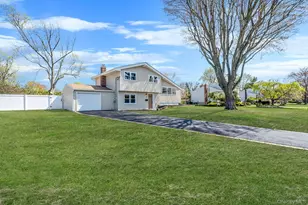 25 Greentree Dr, Oakdale, NY 11769 - Photo 3