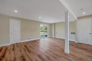 25 Greentree Dr, Oakdale, NY 11769 - Photo 31
