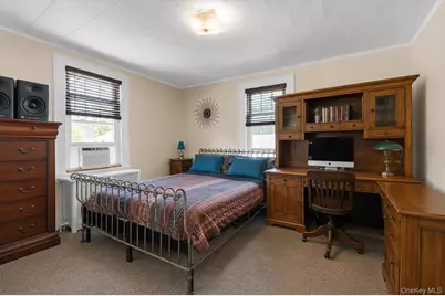 40 Rockville Avenue, Rockville Centre, NY 11570 - Photo 13