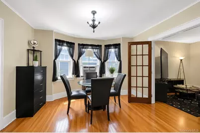 40 Rockville Avenue, Rockville Centre, NY 11570 - Photo 5