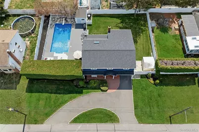 750 Outlook Avenue, West Babylon, NY 11704 - Photo 3