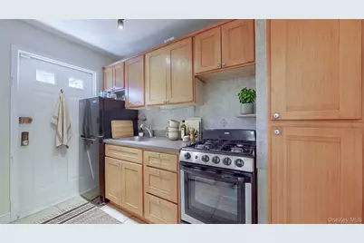 90-22 82nd Road, Glendale, NY 11385 - Photo 13