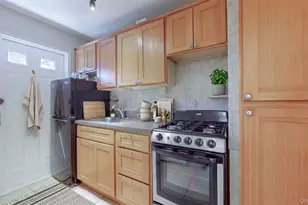 90-22 82nd Rd, Glendale, NY 11385 - Photo 13