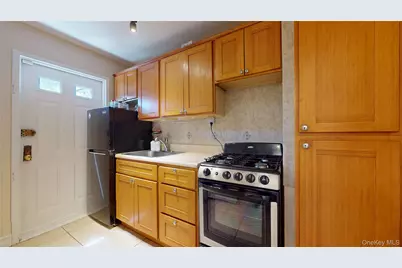 90-22 82nd Road, Glendale, NY 11385 - Photo 9
