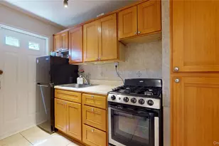 90-22 82nd Rd, Glendale, NY 11385 - Photo 9
